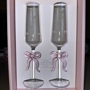 NWT - Cupcakes and Cashmere Bow Glass Flutes